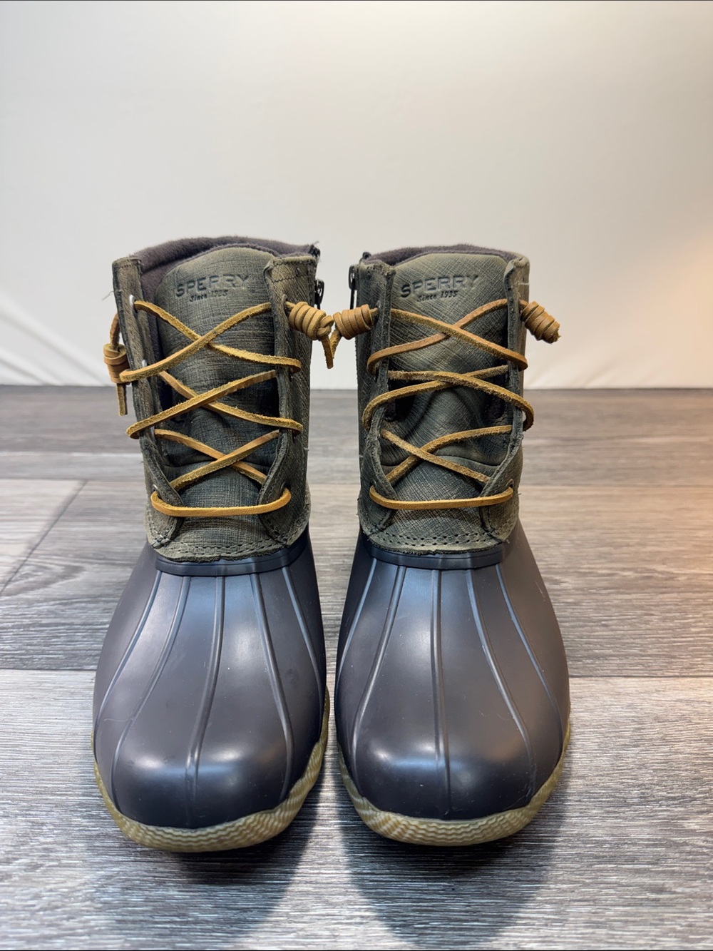 Sperry Olive Green and Brown Duck Booties womans SZ 9 (h176)